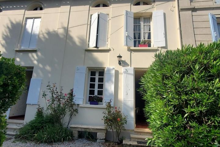 Pet Friendly Gironde Style House Bordering the River