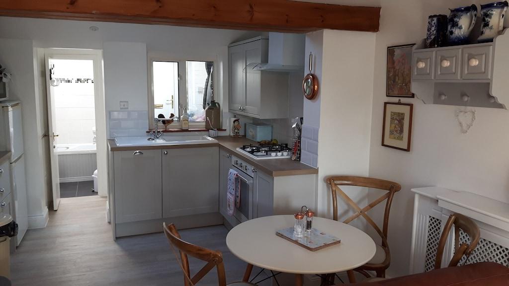 Character Victorian Cottage Opposite Common Land Pet Policy