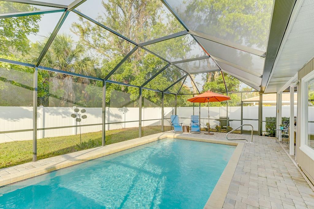 2/2 Pool Home Minutes from Siesta Key Beach Pet Policy