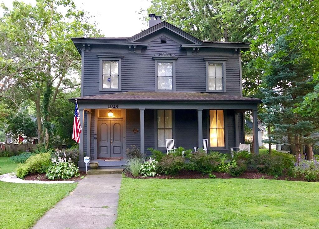 Lake Geneva's Gathering Place Pet Policy