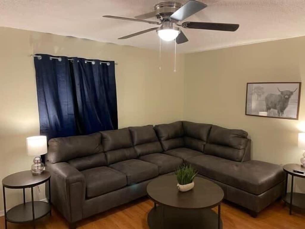 Pet Friendly Cute 1BR Upstairs Apartment Next to Fort Sill