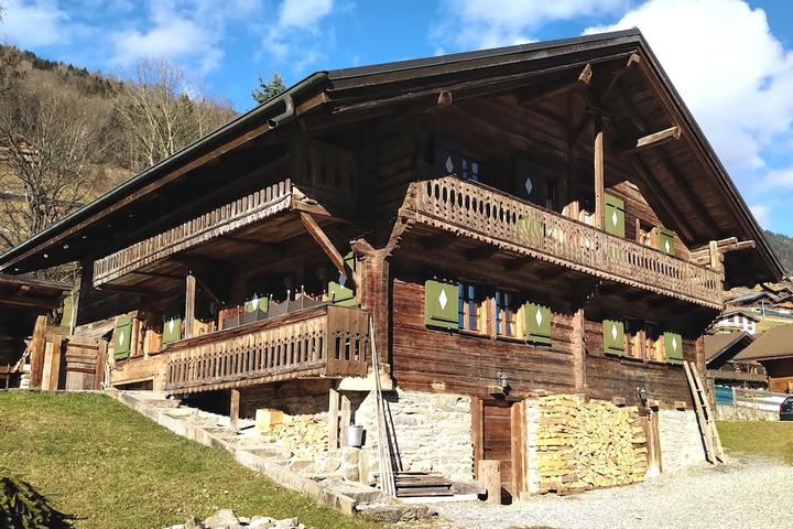 Pet Friendly Exceptional Chalet with Charm & Plenty of Space