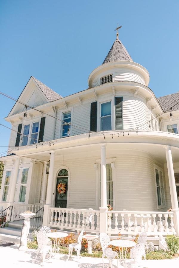 Pet Friendly Stanley House Inn