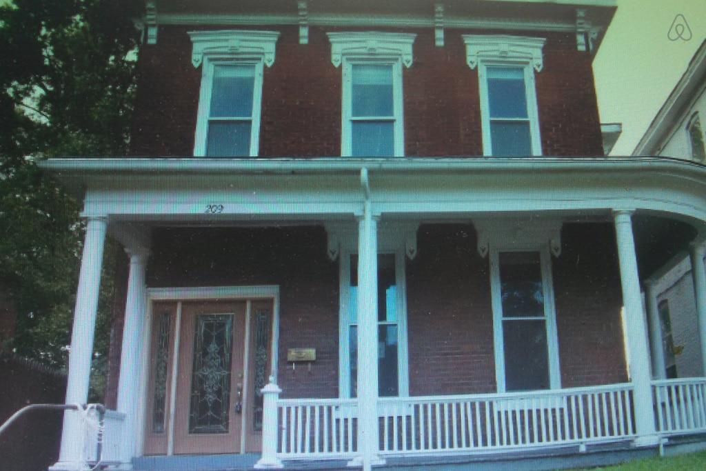 Hannibal Airbnb Rentals Pet Policy