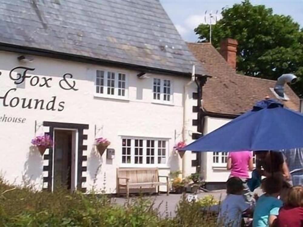Pet Friendly The Fox and Hounds
