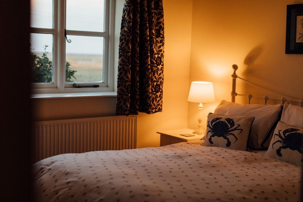 Dog friendly holiday cottages salthouse shop