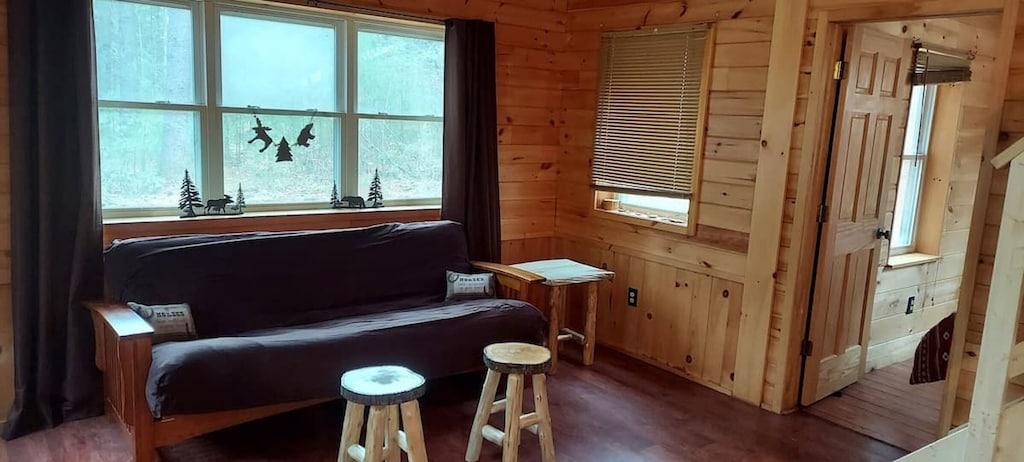 Pet Friendly Ride Out Cabin at Kate's Creekside Stables