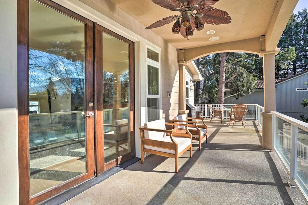 Luxe Grants Pass Getaway with Riverfront Views Pet Policy