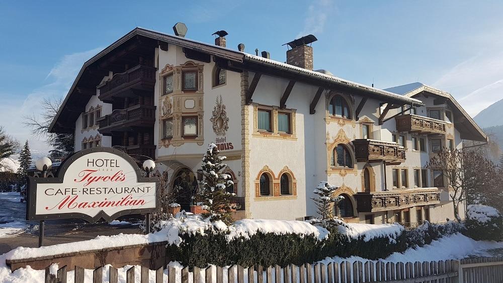 Pet Friendly Hotel Tyrolis