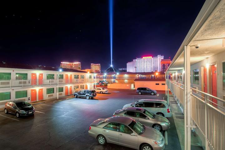 Pet Friendly Motel 6 Las Vegas NV - Tropicana