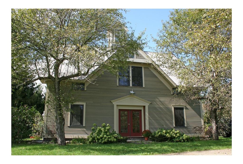 Pet Friendly Home in Cornwall Near Middlebury College