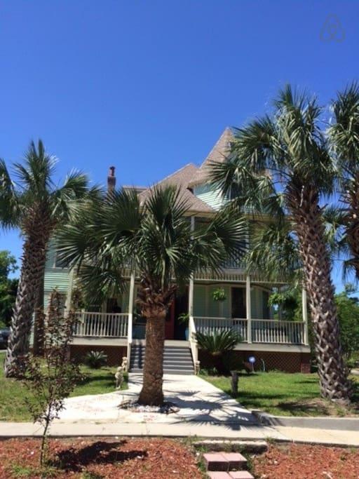 Pensacola Airbnb Rentals Pet Policy