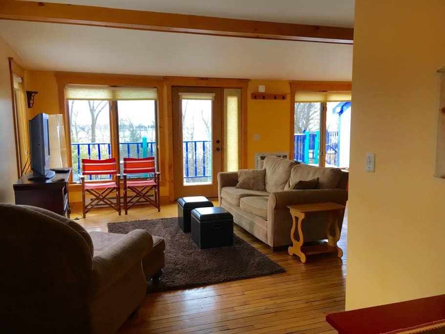 Door County Airbnb Rentals Pet Policy