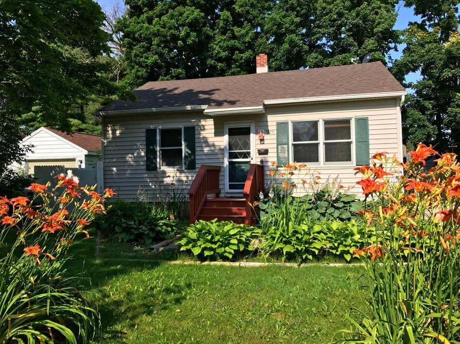 Door County Airbnb Rentals Pet Policy