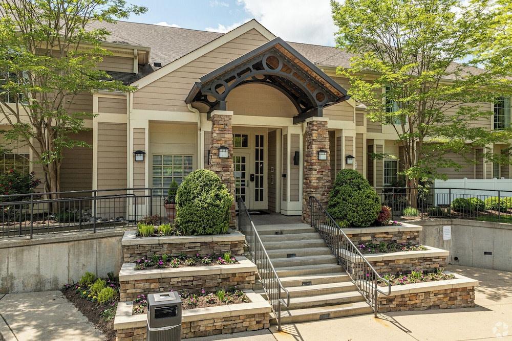 Pet Friendly AVIA Residences on Lincoln