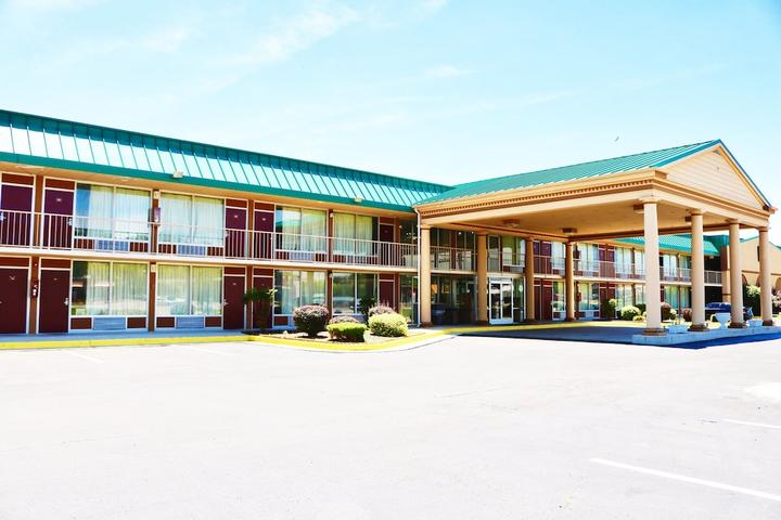 Pet Friendly Red Roof Inn & Suites Cave City