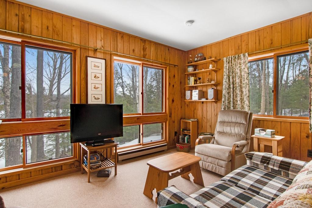 Cabin in the Pines Pet Policy