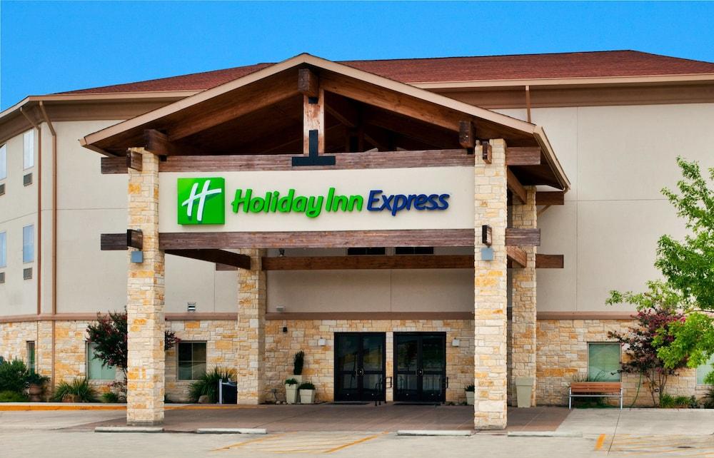 Pet Friendly Holiday Inn Express Salado-Belton an IHG Hotel