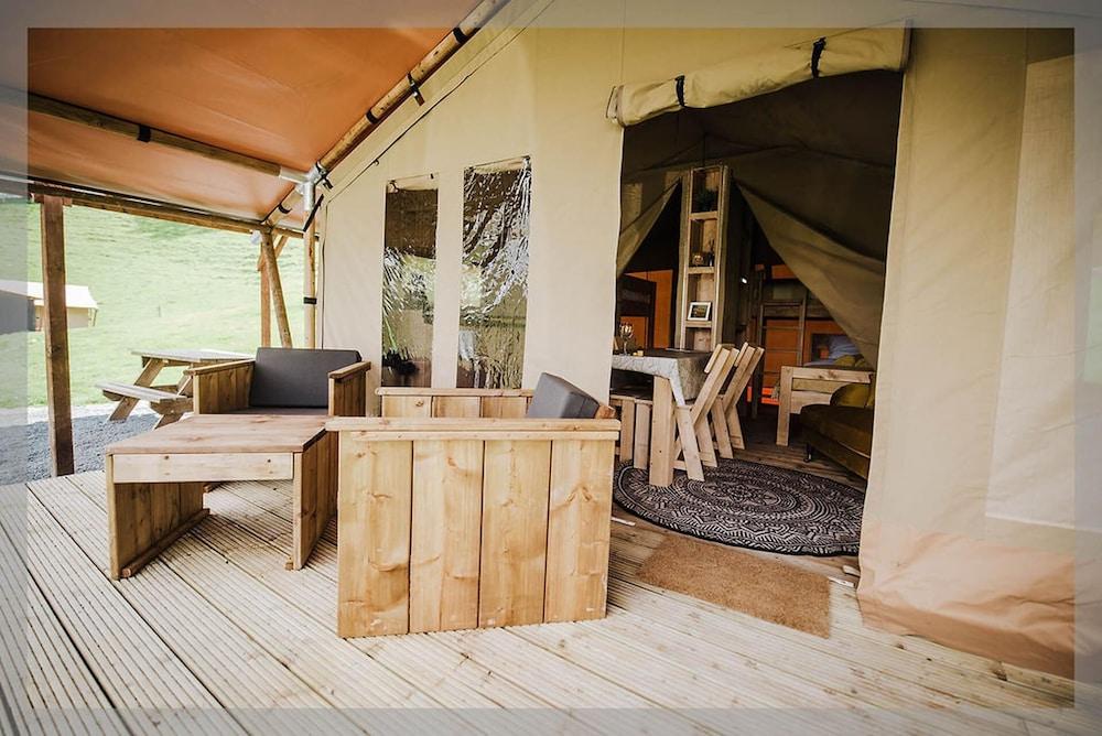 Pet Friendly Remarkable 2-Bed Safari Lodge in Llanidloes