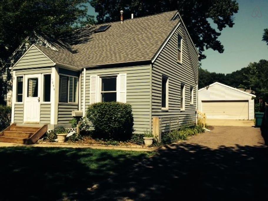 Lansing Airbnb Rentals Pet Policy