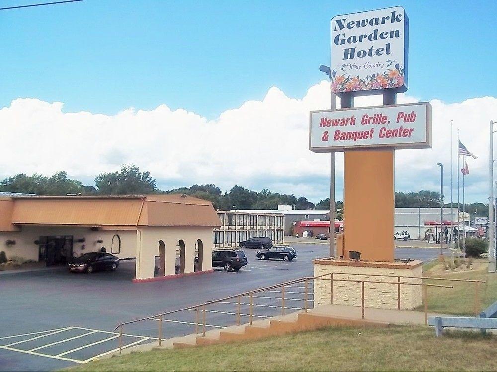 Pet Friendly Hotels In Newark Ny Bringfido