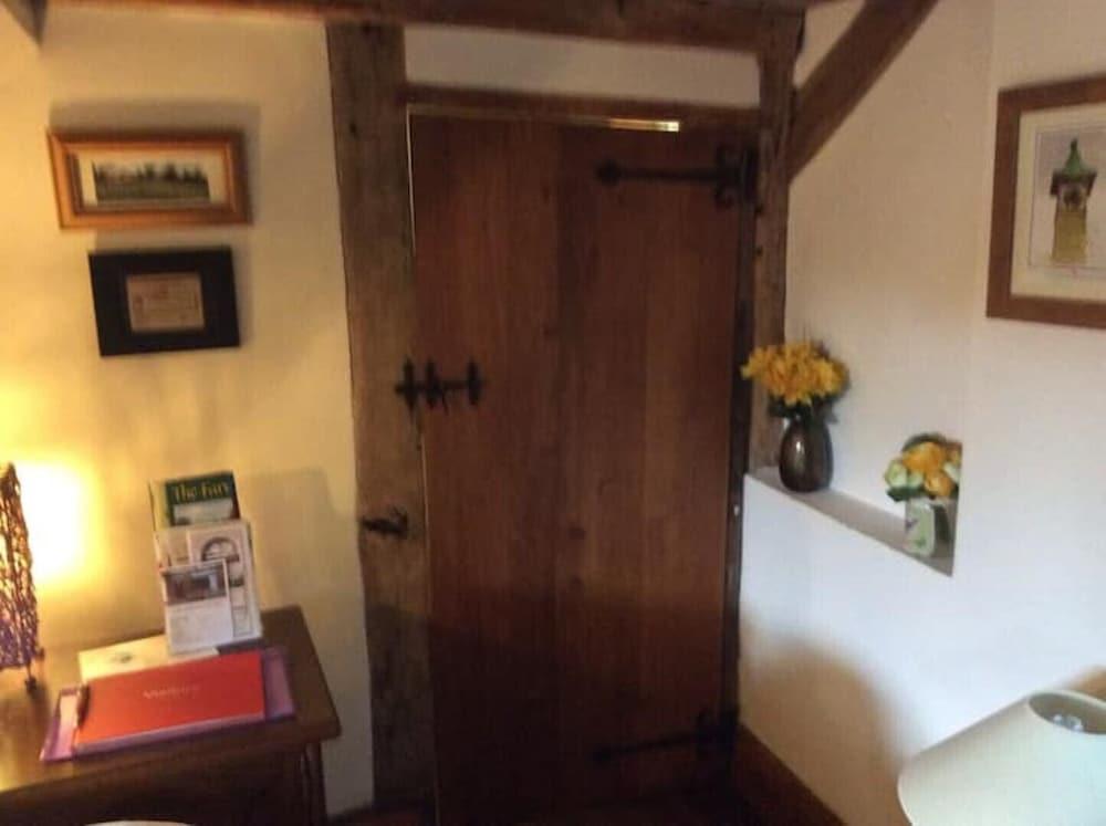 Pet Friendly Honeyway Cottage Entire House