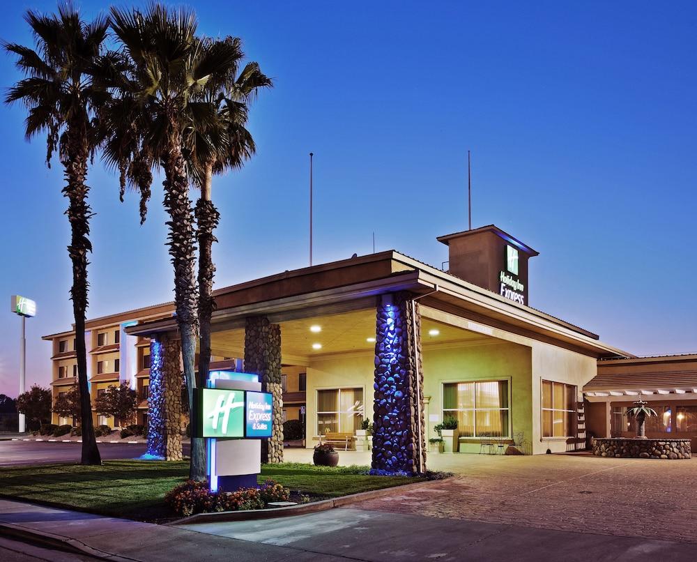 Pet Friendly Holiday Inn Express Hotel & Suites Corning an IHG Hotel
