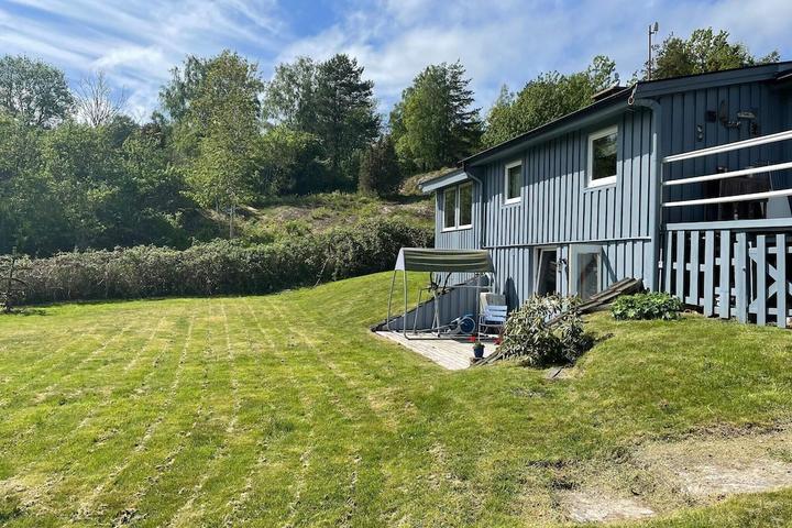 Pet Friendly 4 Person Holiday Home in Klövedal