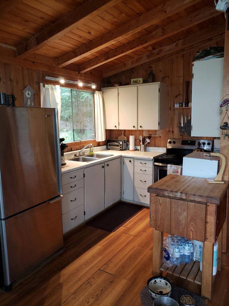 Pet Friendly 2/2 Cottage with Patio/Balcony