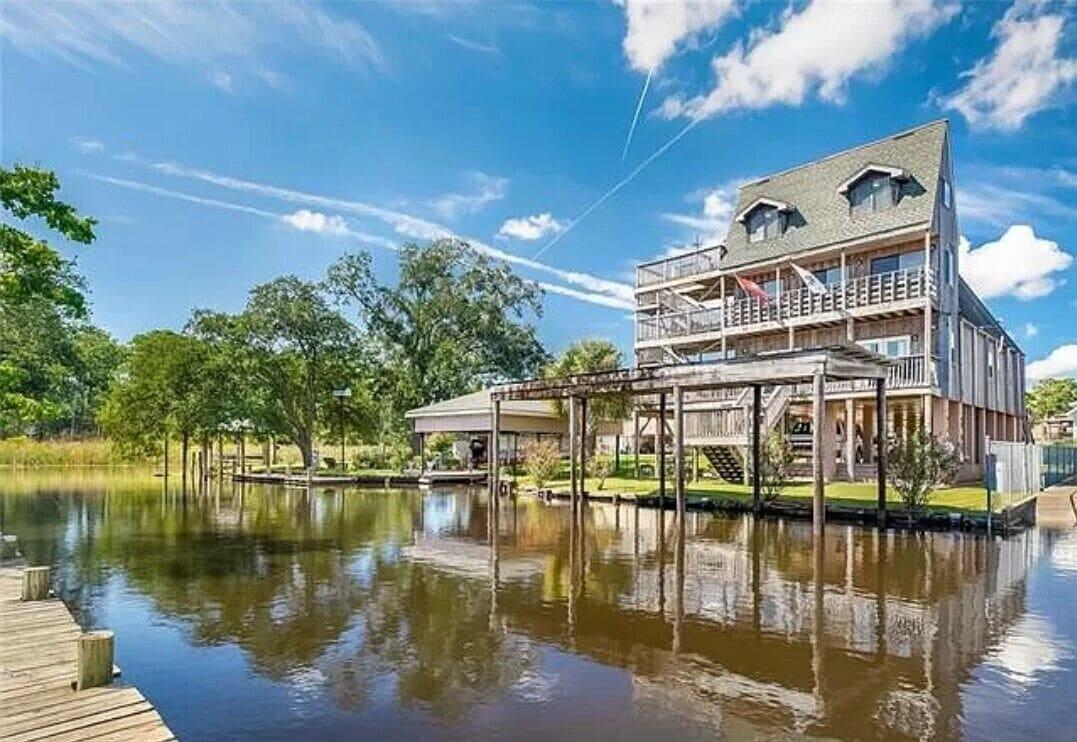 Pet Friendly Unique Bayou Waterfront Whimsical Home