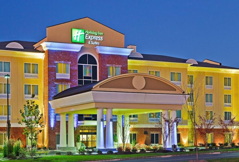 Pet Friendly Holiday Inn Express Hotel Ooltewah Springs-Chattanooga an IHG Hotel