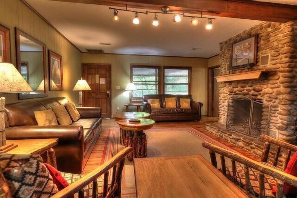 Beautiful Riverside Cabin Sleeps 18 Pet Policy