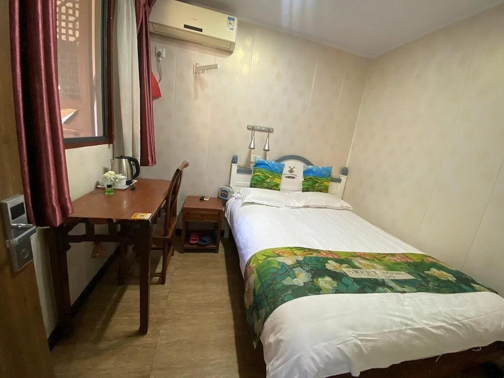 Pet Friendly Shaoxing Luxun Native Place Youth Hostel