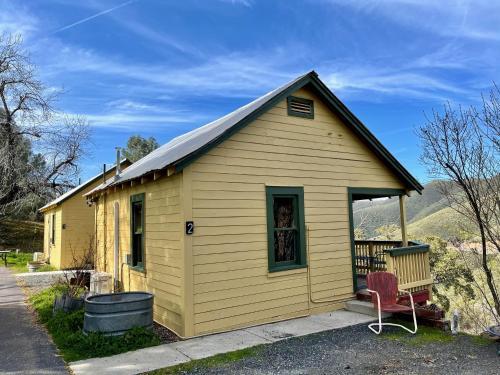 Pet Friendly Priest Station Cafe & Cabins
