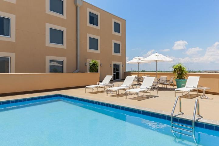 Pet Friendly Sheraton Metairie - New Orleans Hotel