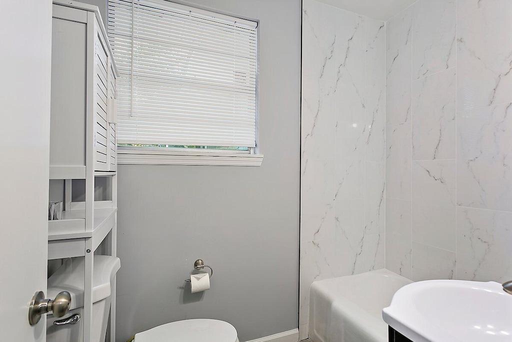 Retreat on Palmer with Patio Pet Policy