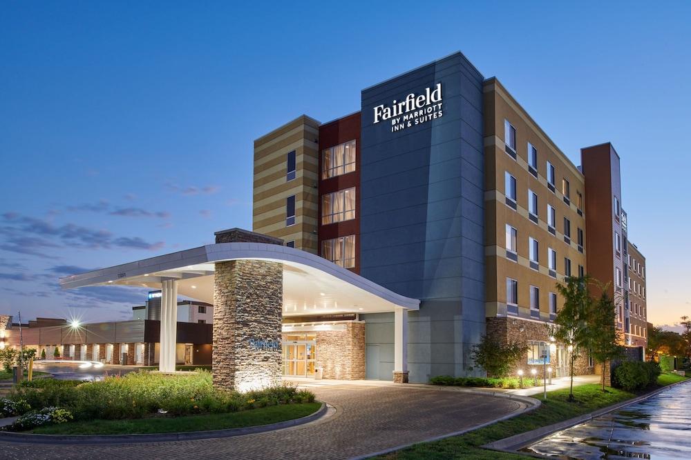 Pet Friendly Fairfield Inn & Suites by Marriott Chicago O'Hare