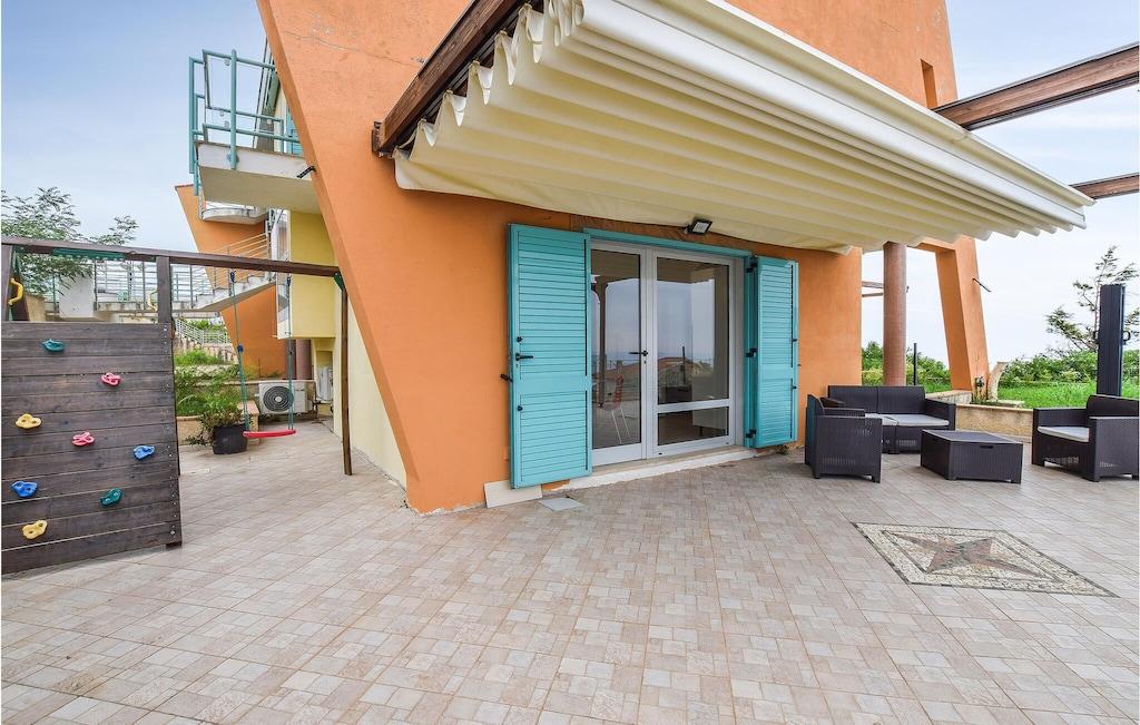 Pet Friendly 3-Bedroom Accommodation in Belmonte Calabro