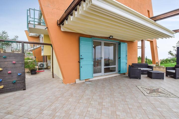 Pet Friendly 3-Bedroom Accommodation in Belmonte Calabro