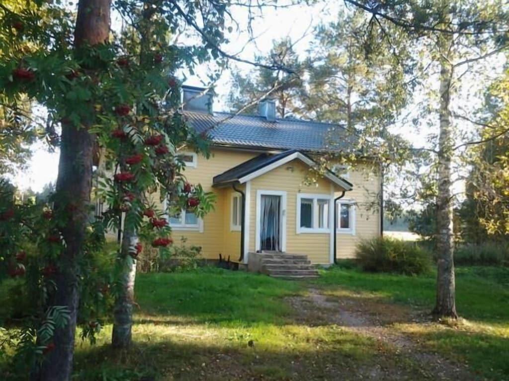 Pet Friendly Beautiful 3-Bedroom Cottage with Wood Sauna