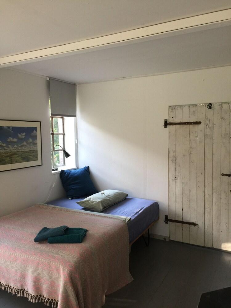 Pet Friendly Quiet Apartment in the Old Horse Stable
