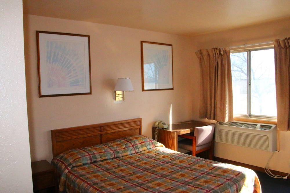 Travelers Inn Topeka Pet Policy