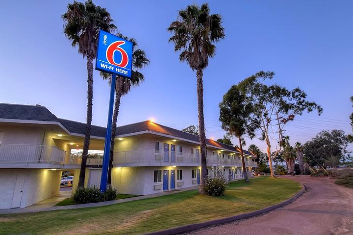 Pet Friendly Motel 6 San Diego CA - North