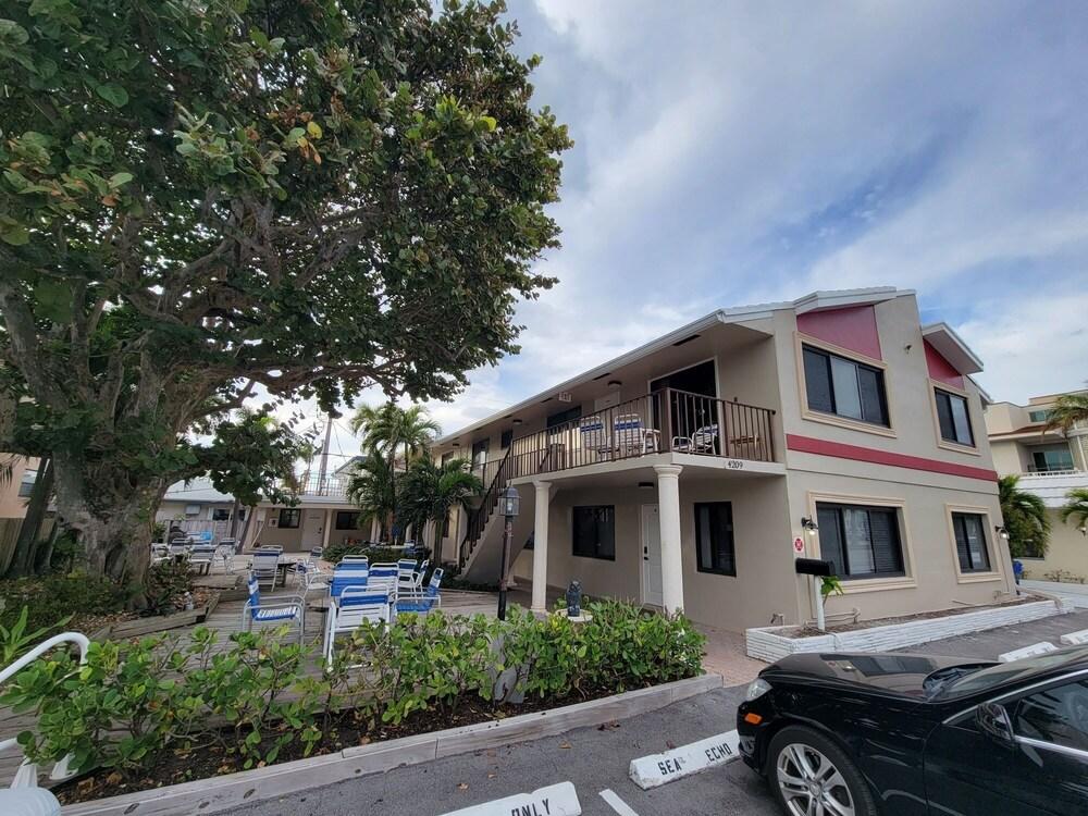 Pet Friendly Sea Echo Apartment Motel