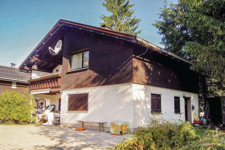 Pet Friendly Awesome 3BR Home in Schetteregg with Wifi