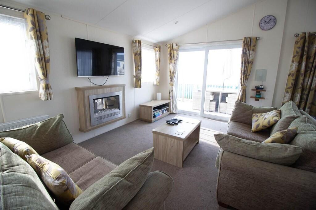 Stunning Colchester Lodge with Sea Views Pet Policy