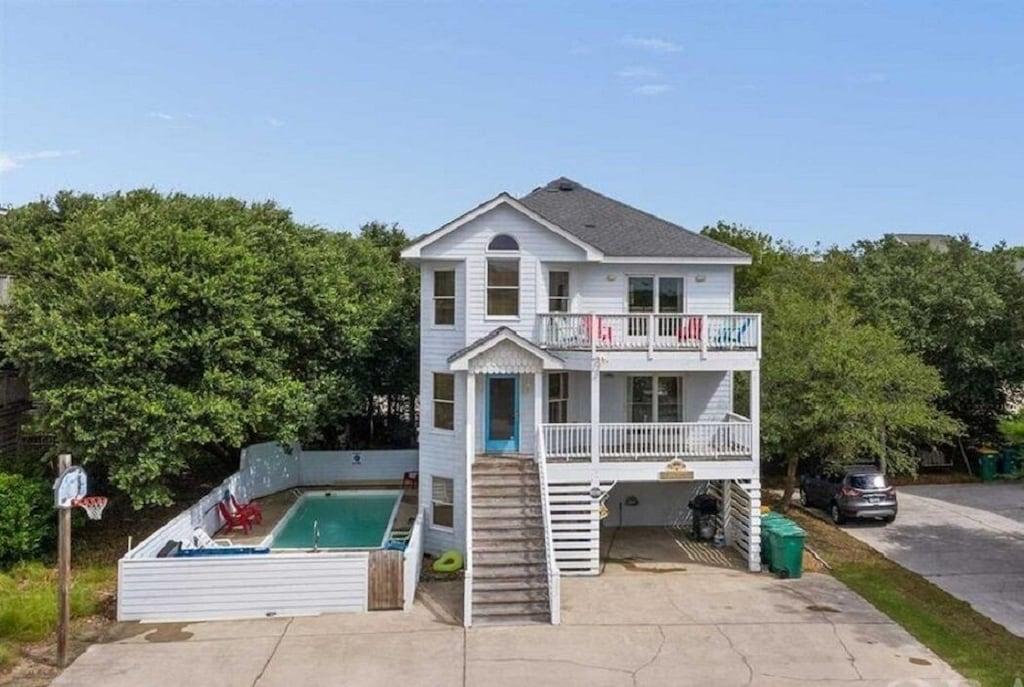 The Lucky Viking Pet Policy