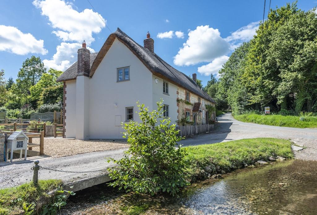 Pet Friendly Cottage Situated in a Pretty Hamlet