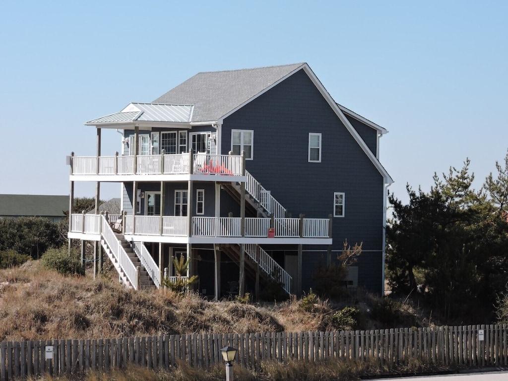 Pet Friendly Located at the Point in Emerald Isle