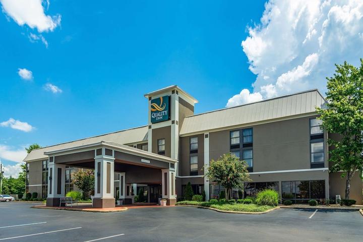 Pet Friendly Quality Inn Valley West Point